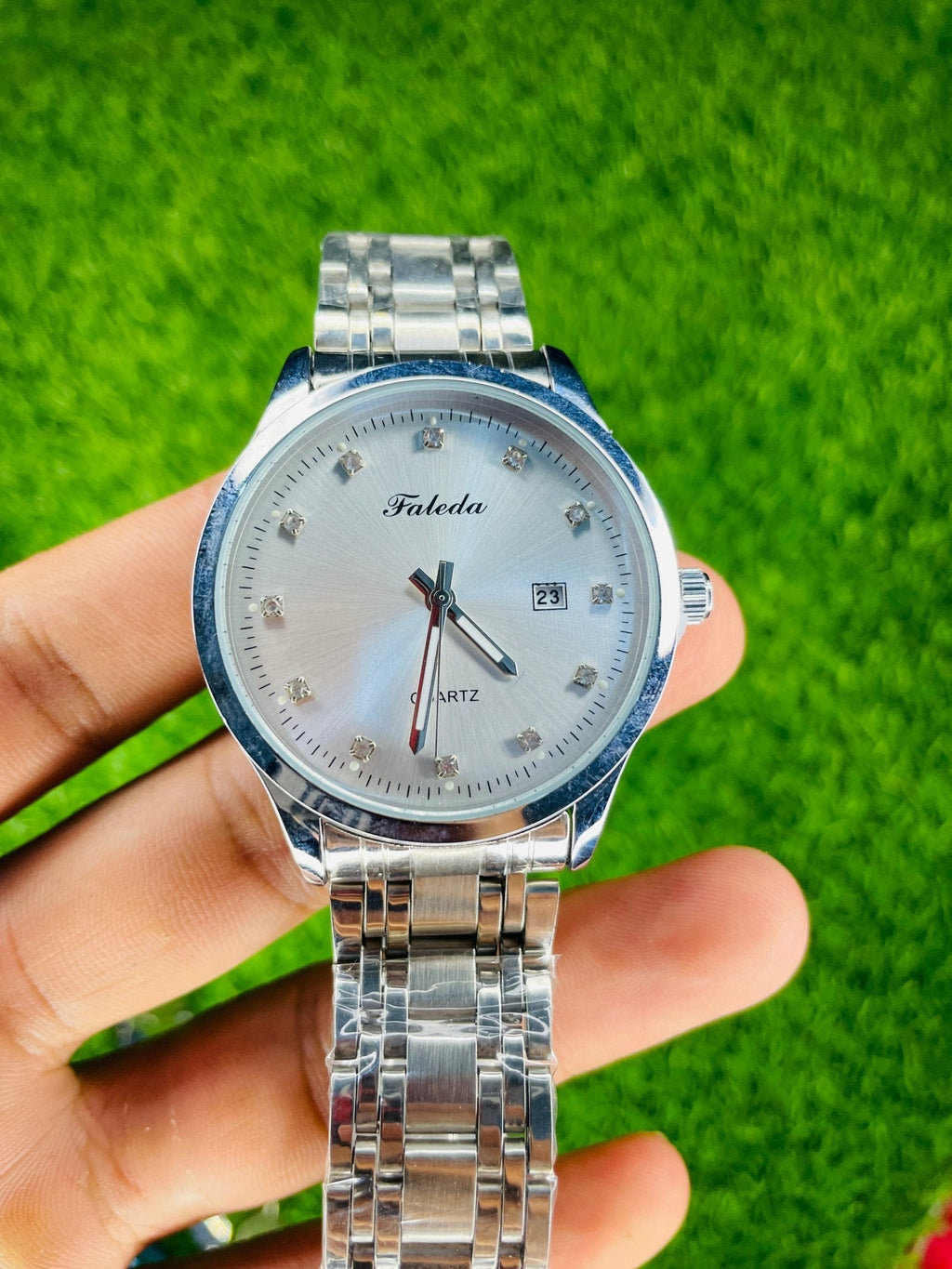 Faleda Luxury Silver Quartz Watch – Elegant Style with Daily Durability - Ascent Styles